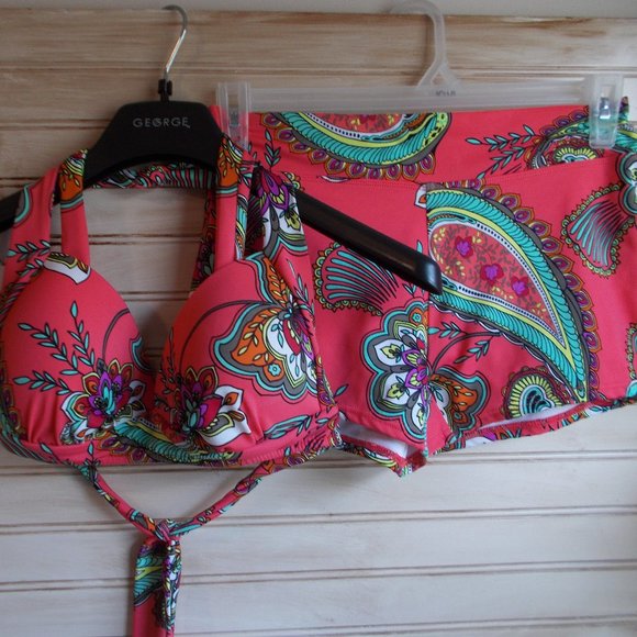 VENUS Other - VENUS Push-Up Bikini Top & Cheeky Boy Short Bikini